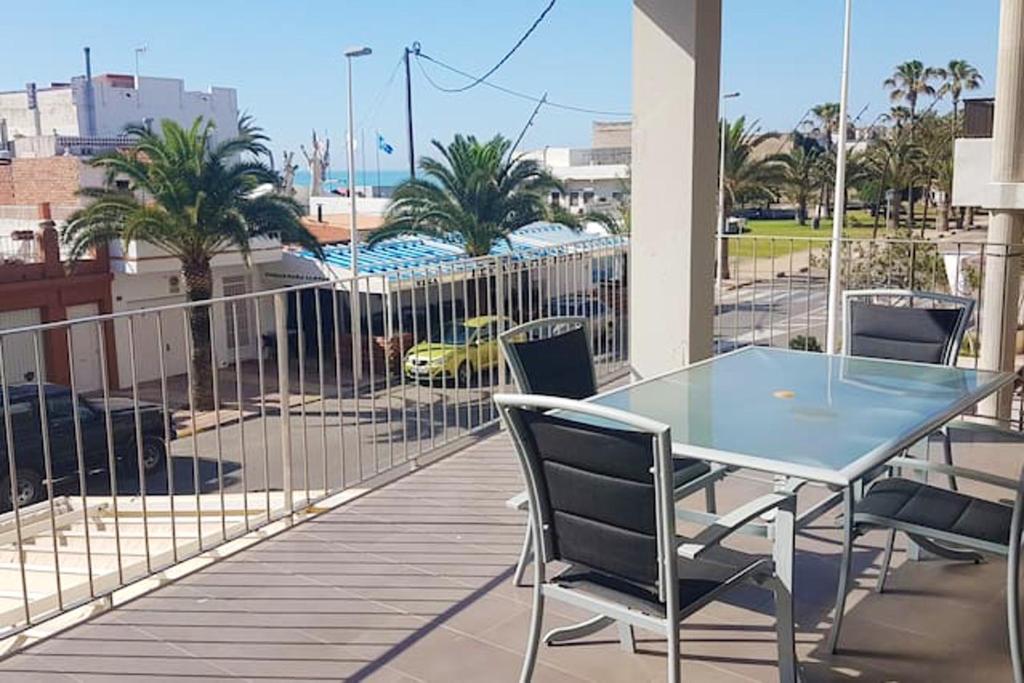 Apartamento Apartment with 3 bedrooms in El Grau de Moncofa with wonderful sea view furnished terrace and WiFi 30 m from the beach