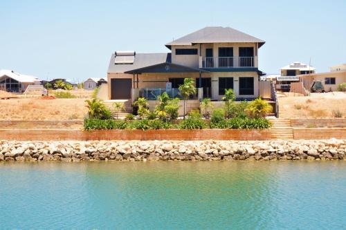 Ofertas en 27 Corella Court - Exquisite Marina Home With a Pool and Wi-Fi (Casa o chalet), Exmouth (Australia)