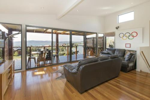 Ofertas en Ned Kelly's Retreat - Sophisticated style with modern convenience and magical outlook (Casa o chalet), Jindabyne (Australia)