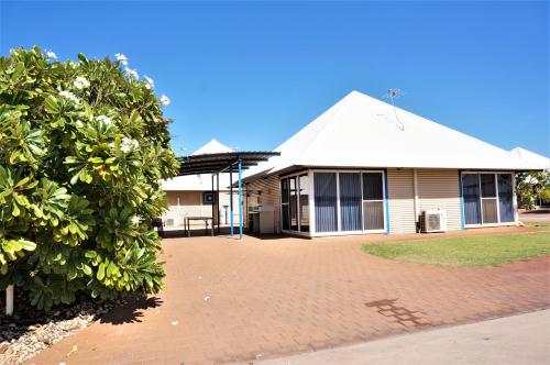 Ofertas en Osprey Holiday Village Unit 120 - Colourful 3 Bedroom Holiday Villa with a Pool in the Complex (Casa o chalet), Exmouth (Australia)