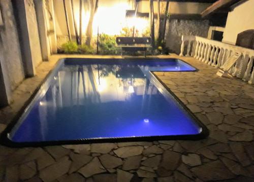 Ofertas en Casa dos 20 amigos piscina churrasqueira 500 m da praia (Casa o chalet), Guarujá (Brasil)