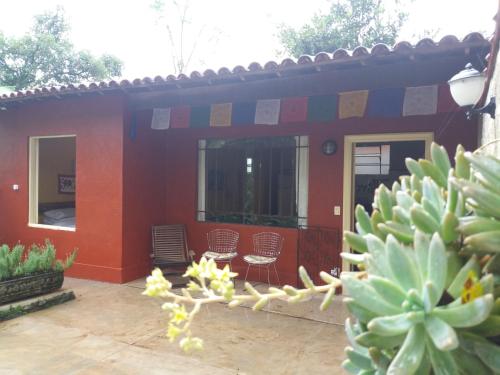 Ofertas en el "Chalé Balines Oroboro" 1 - Casa com jardim e cozinha completa em Macacos perfeito para a quarentena (Lodge) (Brasil)