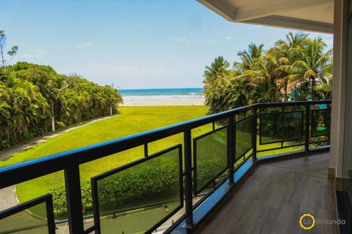 Ofertas en Casa LA ROTONDA, 8 Suítes e pé na areia (Casa o chalet), Bertioga (Brasil)
