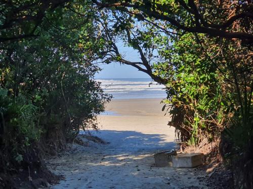 Ofertas en Casa praia - Condomínio Costa do Sol - Bertioga -Guaratuba lado praia - Quadra E (Casa o chalet), Praia Guaratuba (Brasil)