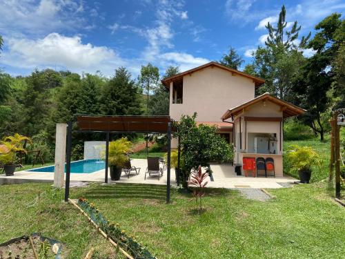 Ofertas en Chácara - conforto, natureza e piscina climatizada (Casa o chalet), Guararema (Brasil)