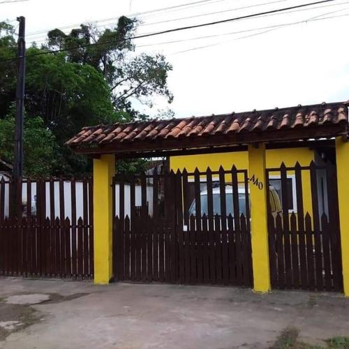 Ofertas en el Casa dos Rocha em Ubatuba - Kitnet Amarela (Apartamento) (Brasil)