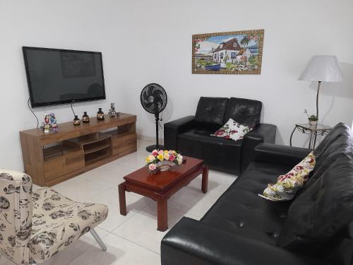 Ofertas en PRAIA DO FORTE A PÉ-Tv a cabo, wi fi, churrasqueira (Apartamento), Cabo Frío (Brasil)