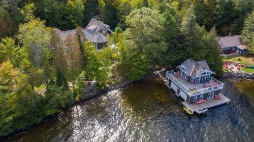 Ofertas en Bearhurst! A Stunning Lake of Bays cottage, perfect for your family retreat! (Casa rural), Norway Point (Canadá)