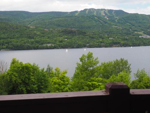 Ofertas en Cozy 2 bedrooms condo with stunning Mont Tremblant mountain and lakeview (Apartamento), Mont-Tremblant (Canadá)
