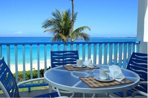 Ofertas en Deluxe Ocean View Villas - Just Steps From White Sand Beaches (Villa), Creek Village (Bahamas)