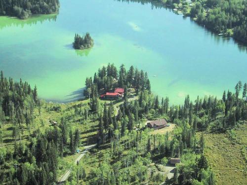 Ofertas en Ruth Lake Lodge Resort (Lodge), Forest Grove (Canadá)