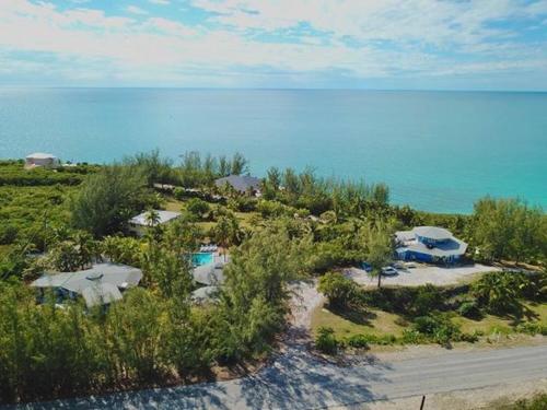 Ofertas en The Sunset Cove and Rainbow Room (Hotel), Alice Town (Bahamas)
