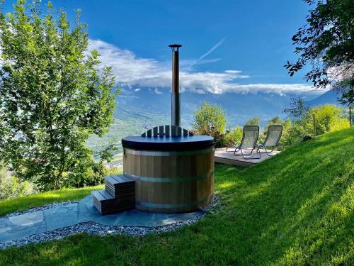 Ofertas en Eco Lodge with Jacuzzi and View in the Swiss Alps (Chalet de montaña), Grône (Suiza)