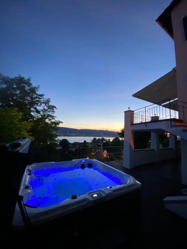 Ofertas en Exclusive Lake View Villa (Villa), Erlenbach (Suiza)