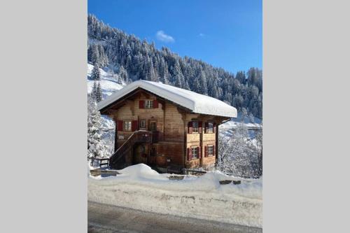 Ofertas en Traumhafte Ferienwohnung auf 1’300 m nahe Arosa (Apartamento), Peist (Suiza)