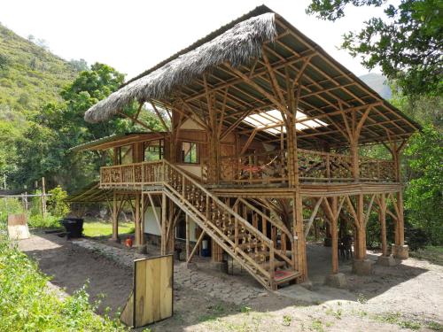 Ofertas en Colibamboo Ecolodge Finca exclusiva con casa artesanal y cascada privada (Casa o chalet), Pacho (Colombia)