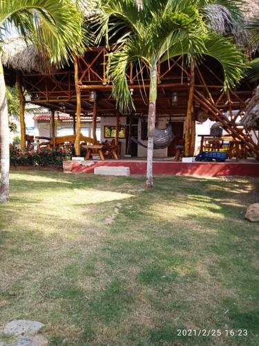 Ofertas en SE ALQUILA CABAÑA EN SANTA VERONICA - A 1 MINUTO A PIE DE LA PLAYA - CAPACIDAD 10-12 PERSONAS (Casa o chalet), Juan de Acosta (Colombia)