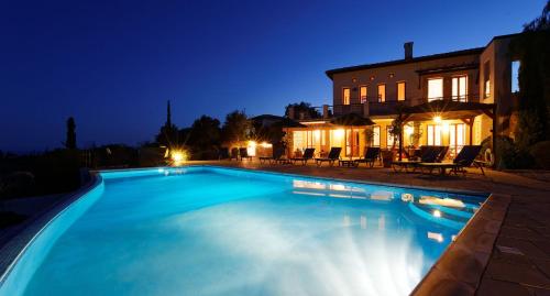Ofertas en 4 bedroom Villa Andromeda with private infinity pool, Aphrodite Hills Resort (Villa), Kouklia (Chipre)
