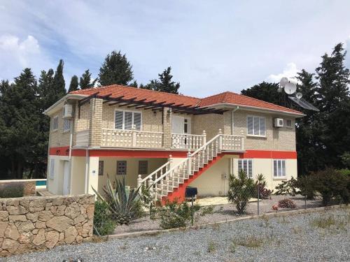 Ofertas en Australian Villa in Lapta, sleeps up to 12 persons, New to the holiday rental (Villa), Lapithos (Chipre)