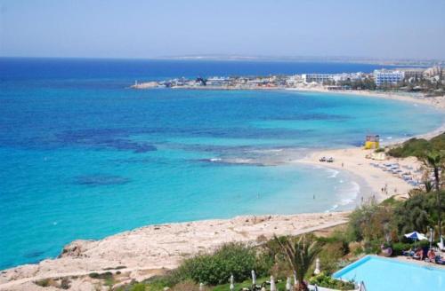 Ofertas en el How to Rent Your Own Private Luxury Holiday Apartment for Less than Basic Hotel, Protaras Apartment 1211 (Villa) (Chipre)