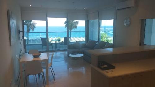 Ofertas en Horizon Luxury Suite at Finikoudes Beach 302 (Apartamento), Lárnaca (Chipre)