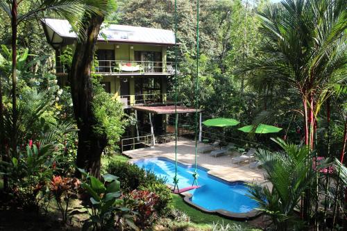 Ofertas en JUNGLE ROOST a beautiful jungle house within walking distance from the beach (Hostal o pensión), Quepos (Costa Rica)