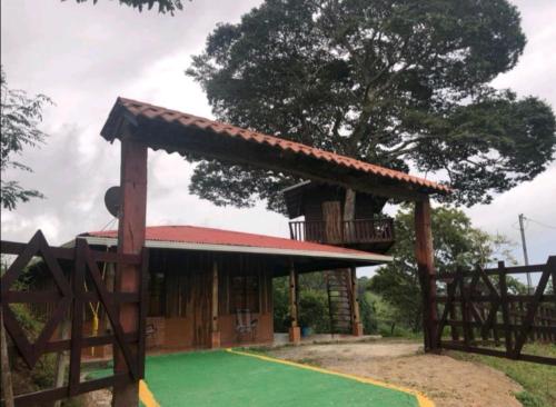 Ofertas en La casita del árbol (Casa o chalet), Guacimal (Costa Rica)