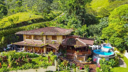Ofertas en Majestic Lodge Luxury and Spacious Home with Private Pool and Jacuzzi (Casa o chalet), El Castillo de la Fortuna (Costa Rica)