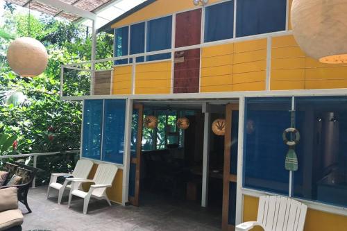 Ofertas en Reloj De Arena, BeachFront Pool House fits 16 (Casa o chalet), Cahuita (Costa Rica)