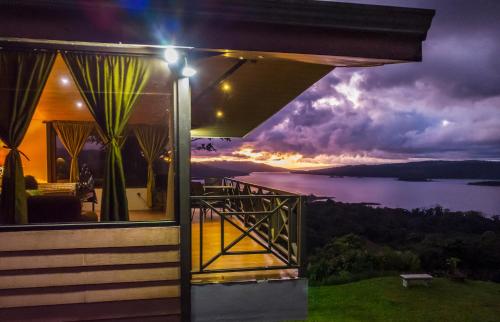 Ofertas en Retiro del Lago Arenal Lodge (Hotel), El Castillo de la Fortuna (Costa Rica)