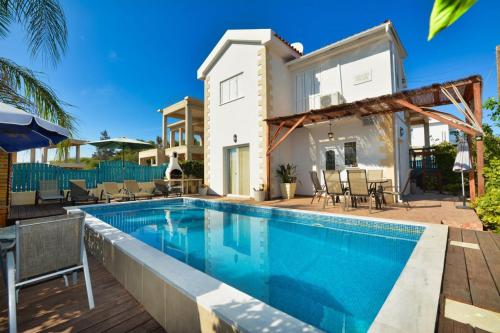 Ofertas en SunnyVillas: 3BR Cozy Villa☆Private Pool☆NissiBeach - Villa Lake (Villa), Ayia Napa (Chipre)