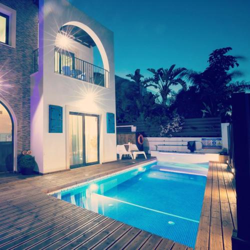 Ofertas en SunnyVillas: 4BR Villa☆Private Pool + Jacuzzi - Villa Amelie (Villa), Protaras (Chipre)