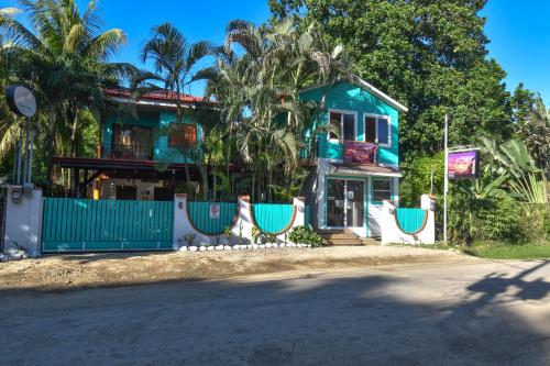 Ofertas en Tramonto ROJO Guest House Santa Teresa (Hotel), Playa Santa Teresa (Costa Rica)