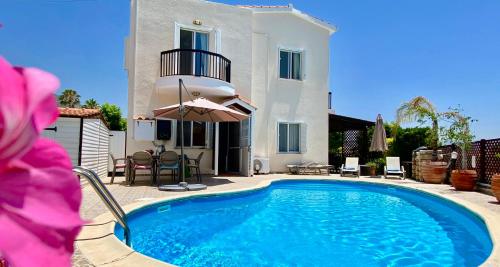 Ofertas en VILLA ALICIA with priv pool, beautiful garden and shady veranda- 5 min to the beach (Villa), Peyia (Chipre)