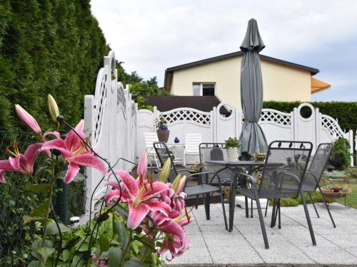 Ofertas en Homey Bungalow with Roofed Terrace, Garden, Garden Furniture (Casa o chalet), Neubukow (Alemania)