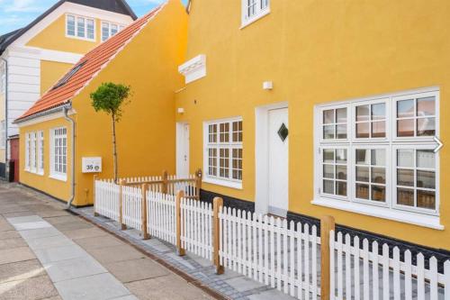 Ofertas en 2 Centralt beliggende og lyst indrettet lejlighed (Apartamento), Skagen (Dinamarca)