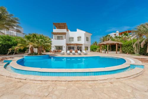 Ofertas en Beautiful 4 bedroom White Villa with Heated Pool (Villa), Hurghada (Egipto)