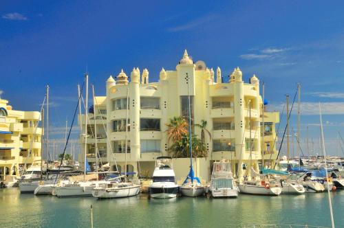 Ofertas en Capaldi Luxury Holiday Rentals Puerto Marina Benalmadena (Apartamento), Benalmádena (España)