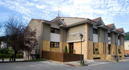 Ofertas en Hotel Salbatoreh (Hotel), Beasain (España)