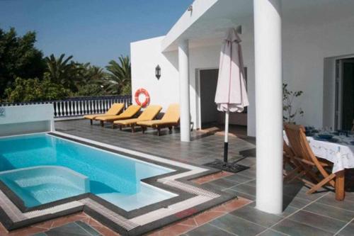 Ofertas en Villas del Mar (Villa), Puerto Calero (España)