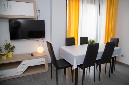 Ofertas en Apartamentos La Plazuela (Apartamento), Baños de Montemayor (España)