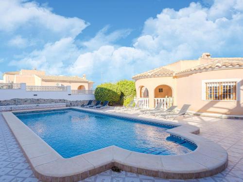 Ofertas en Beautiful Villa in Ciudad Quesada with Pool (Villa), Rojales (España)