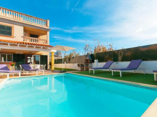 Ofertas en Casa Marcos con piscina para 6 junto a Playa Alcudia (Villa), Playa de Muro (España)