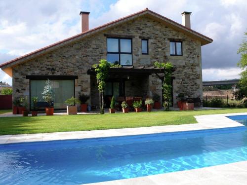 Ofertas en Cozy Holiday Home in Costoia with Private Pool (Casa o chalet), Roxos (España)