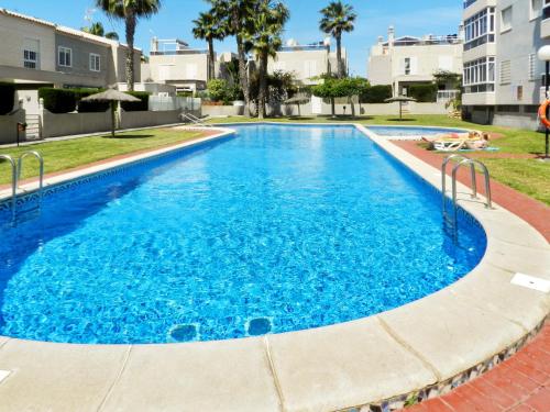 Ofertas en el House with 2 bedrooms in Torrevieja Alicante with wonderful city view shared pool enclosed garden (Casa o chalet) (España)