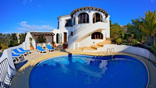Ofertas en el La Madrugada - Luxury Moraira Villa With Sea Views and Private Heated Pool (Villa) (España)