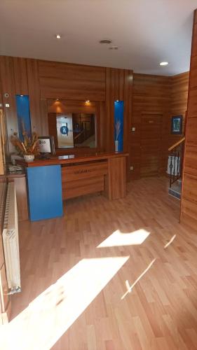 Ofertas en Hotel Valmar (Hotel), Villar de Olalla (España)