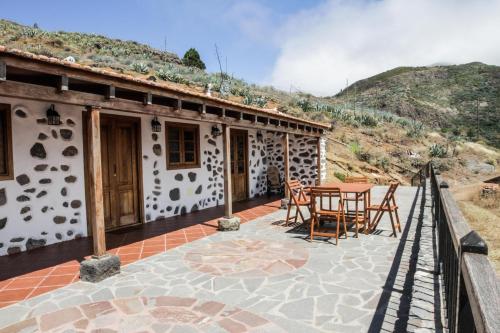 Ofertas en House with 2 bedrooms in La Gomera with wonderful mountain view enclosed garden and WiFi 5 km from the beach (Casa o chalet), San Sebastián de la Gomera (España)