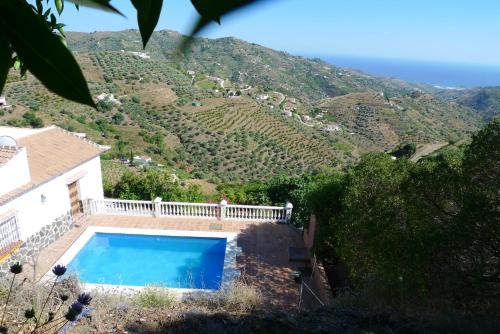 Ofertas en House with 3 bedrooms in Competa with wonderful sea view private pool furnished garden 18 km from the beach (Casa o chalet), Cómpeta (España)