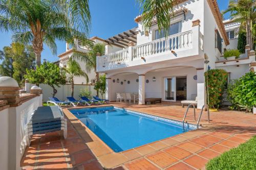 Ofertas en House with 4 bedrooms in Almunecar with wonderful sea view private pool furnished terrace 400 m from the beach (Casa o chalet), Almuñécar (España)